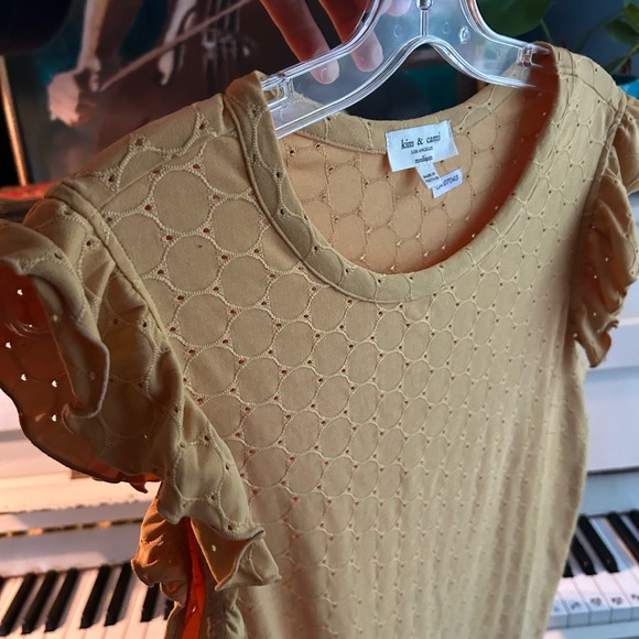 Kim & Cami Mustard Ruffle Sleeve Muscle Tee M - Picture 3 of 15